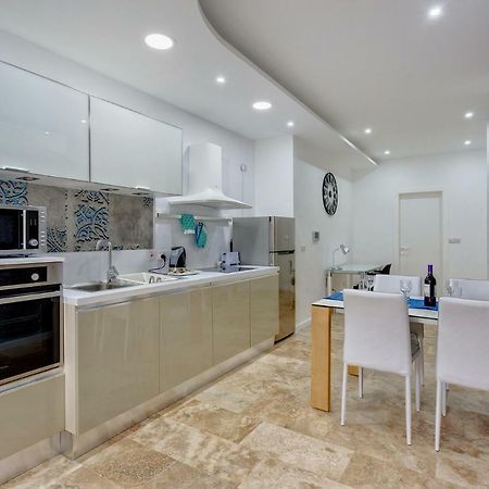 Modern 2 Bedroom Apartment In St Julians Сент Джулианс Экстерьер фото